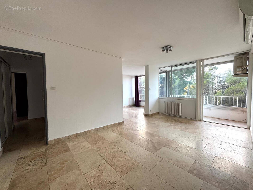 Appartement à MARSEILLE-9E