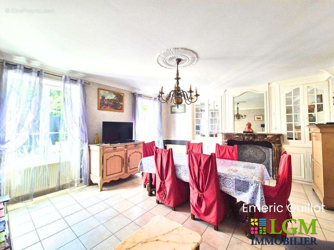 Maison de bourg 114 m² – 4 chambres – Grenier - Cour – Idéal investisseur – Déjà exploitée en location saisonnière - Cellettes ( - photo 6