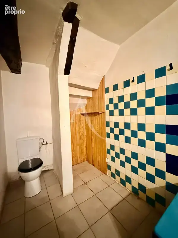 THUIR : Centre ville - maison de village, de 50 m² en R +2. - photo 5