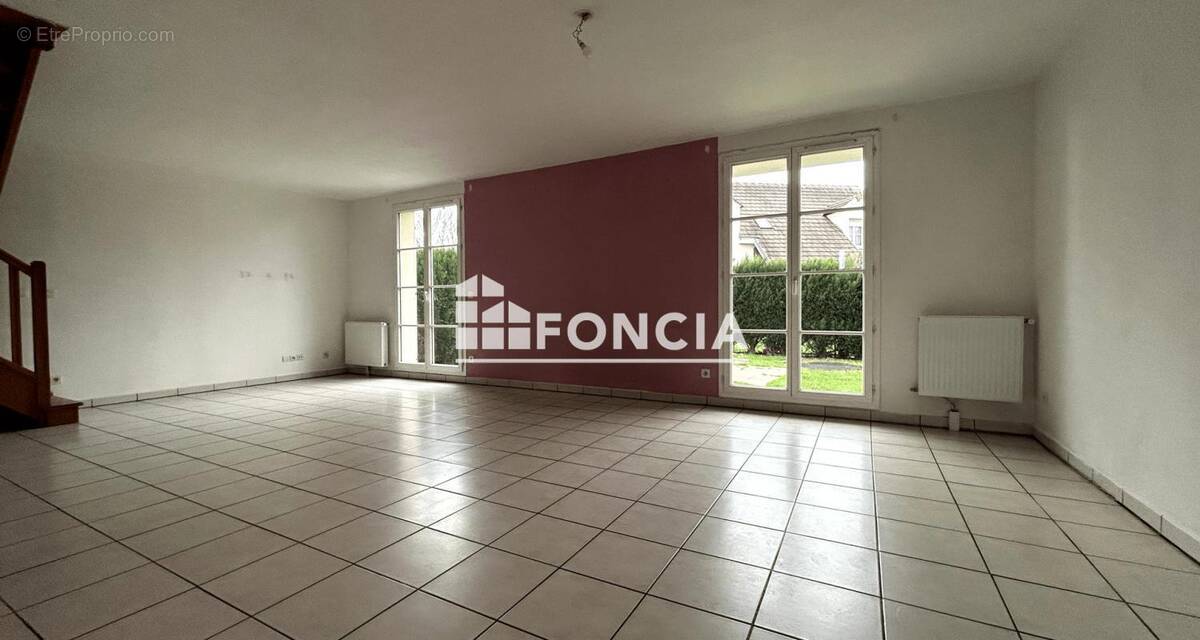 Maison à LE COUDRAY-MONTCEAUX