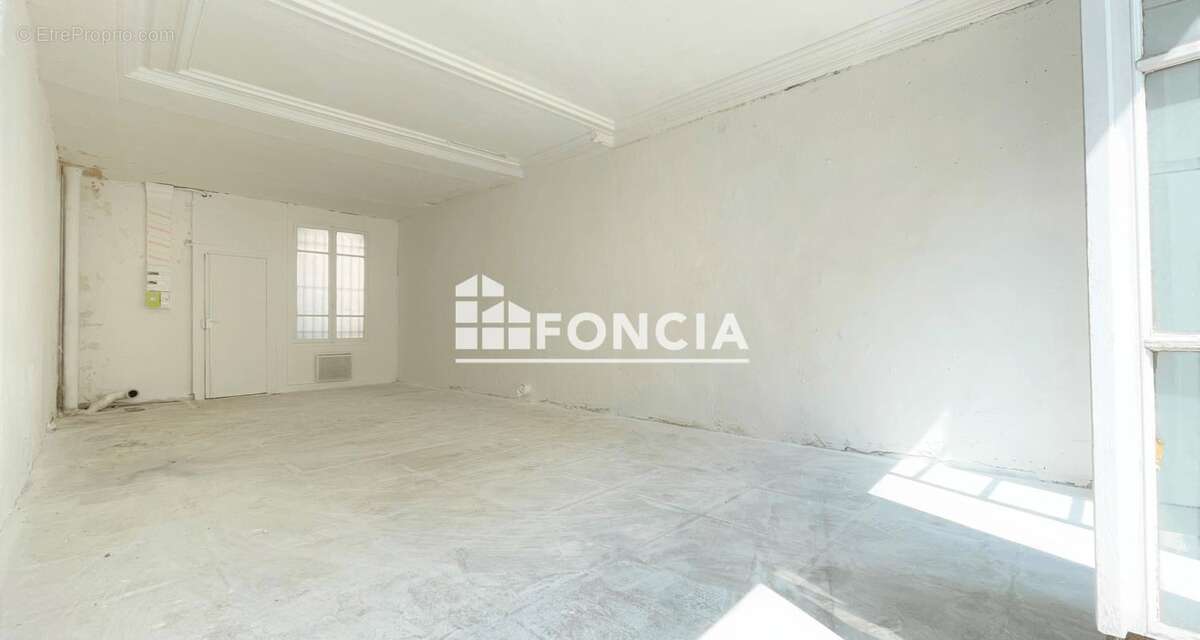 Paris iii – reaumur-sebastopol / rue saint martin – appartement traversant et lumineux avec belle hauteur sous plafond 3m - photo 4