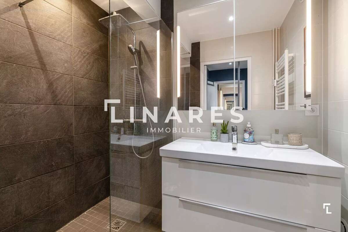 Appartement à MARSEILLE-4E