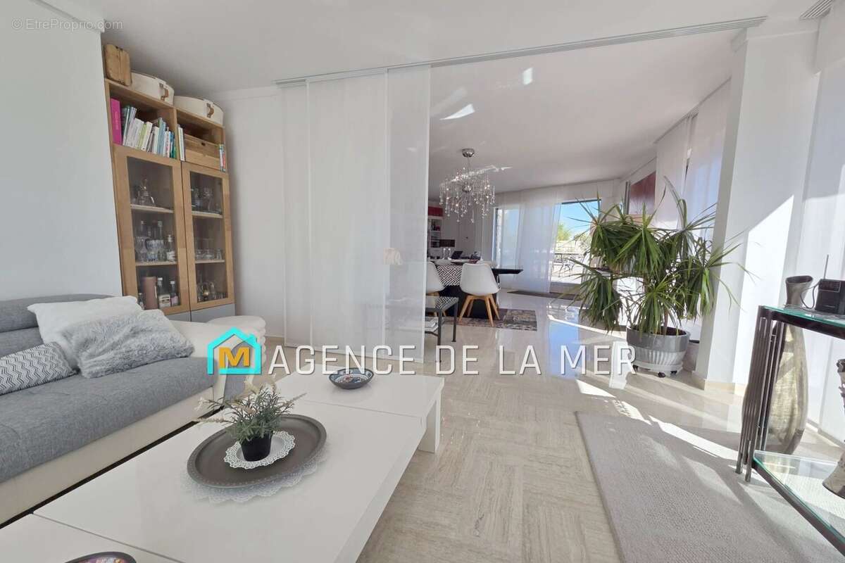 Appartement à MANDELIEU-LA-NAPOULE