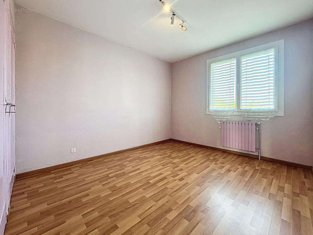 Maison à SAINT-JEAN-DE-MUZOLS