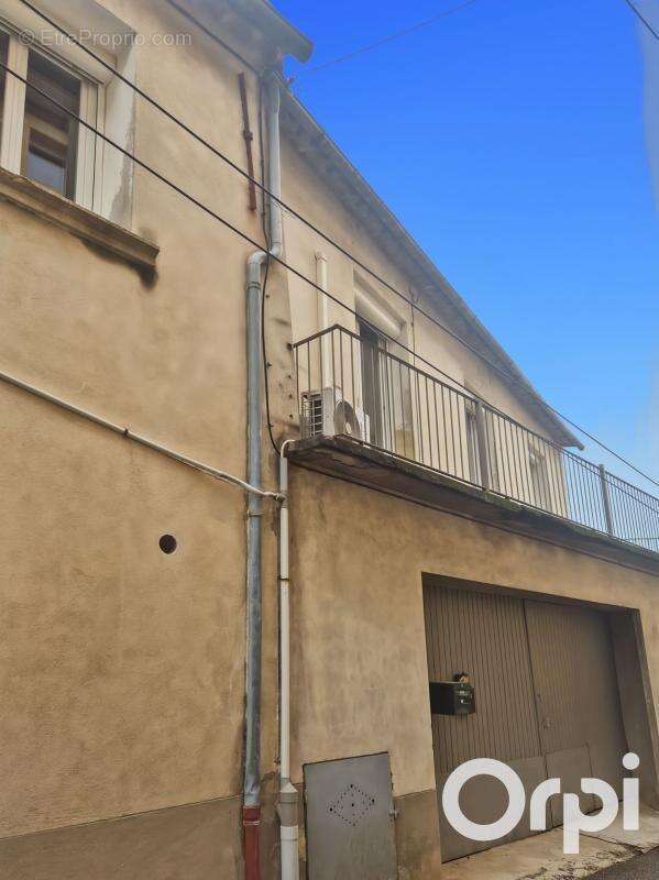 Appartement à SAINT-JULIEN-DE-PEYROLAS