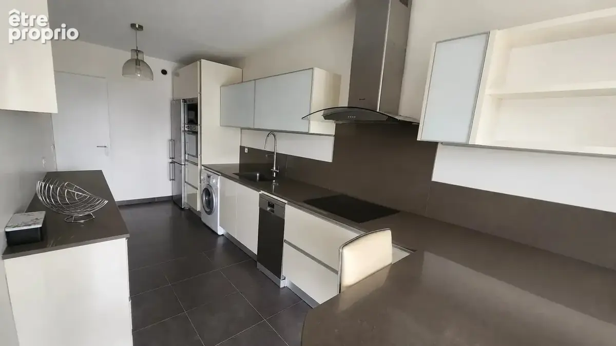 Cimiez – 56 m², terrasse, piscine, parking : le 2 pièces idéal - photo 4