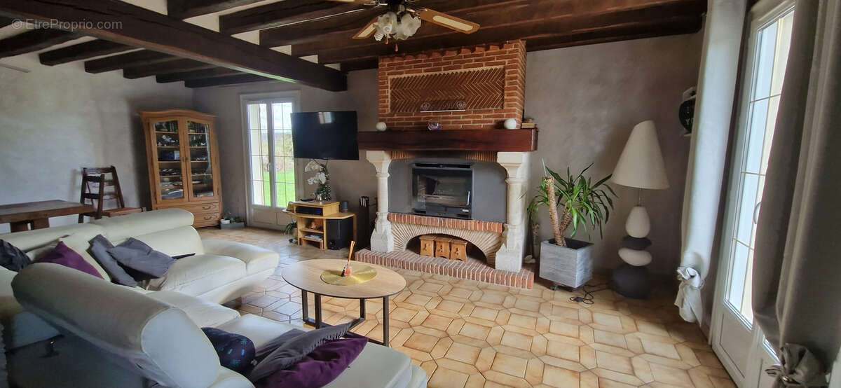 Autre à YVILLE-SUR-SEINE