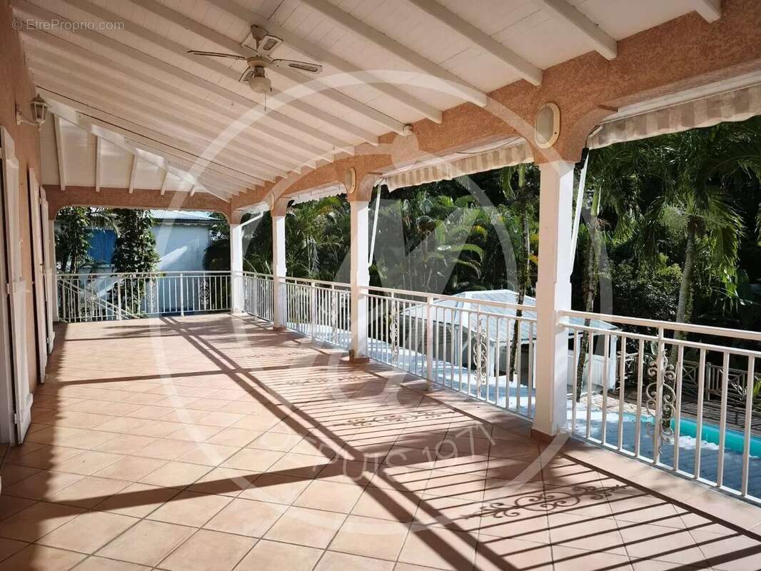 Maison à BAIE-MAHAULT