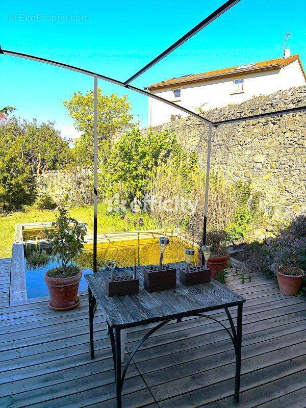 Maison 257 m² à Saint-Genis-Les-Ollieres  - photo 14