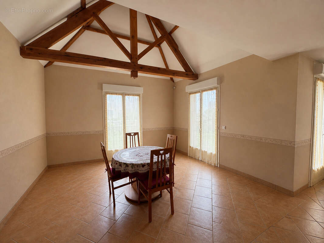 Maison à NAZELLES-NEGRON