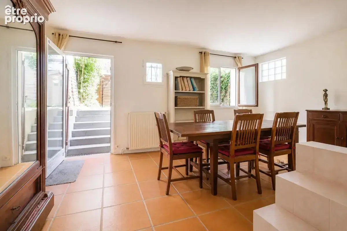 Maison familiale de 5 pièces de 161 m² à Suresnes - photo 4
