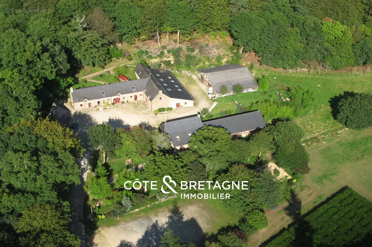 Bel ensemble de bâtiments en pierre de taille au faouët dans le morbihan  réf : 202595 - photo 22