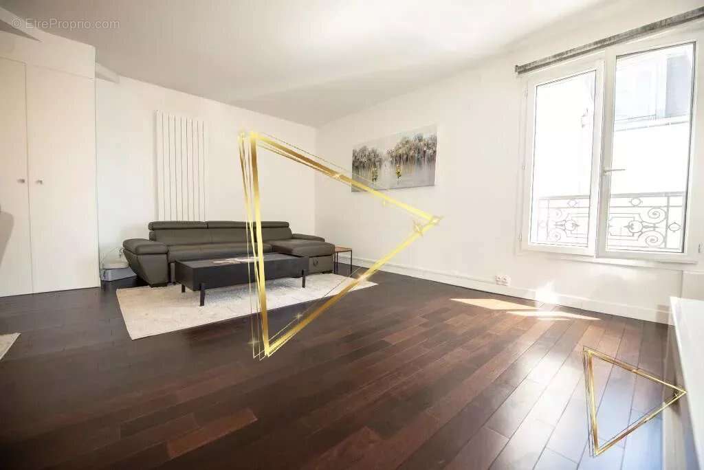 Appartement à PARIS-1E