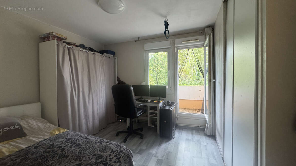 Appartement à SAINT-GEORGES-DE-RENEINS