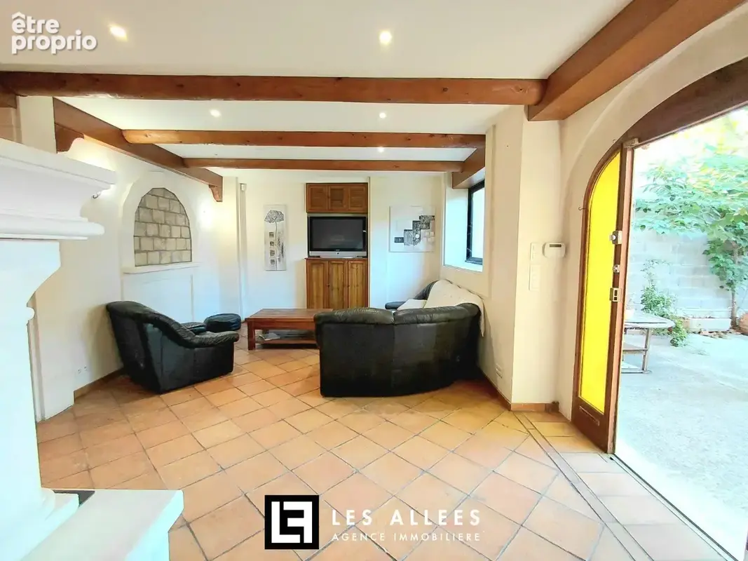Maison 7 pièces 207 m² à vendre à Eyragues (13630) - photo 3