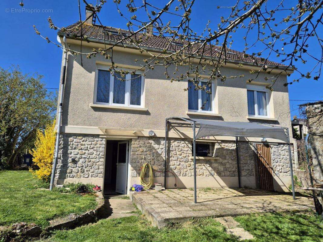 Maison à ECROSNES