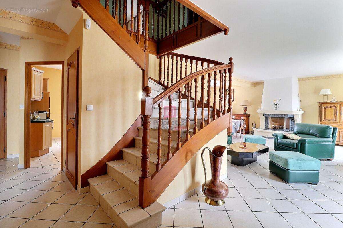 Maison à SAINTE-GENEVIEVE-DES-BOIS
