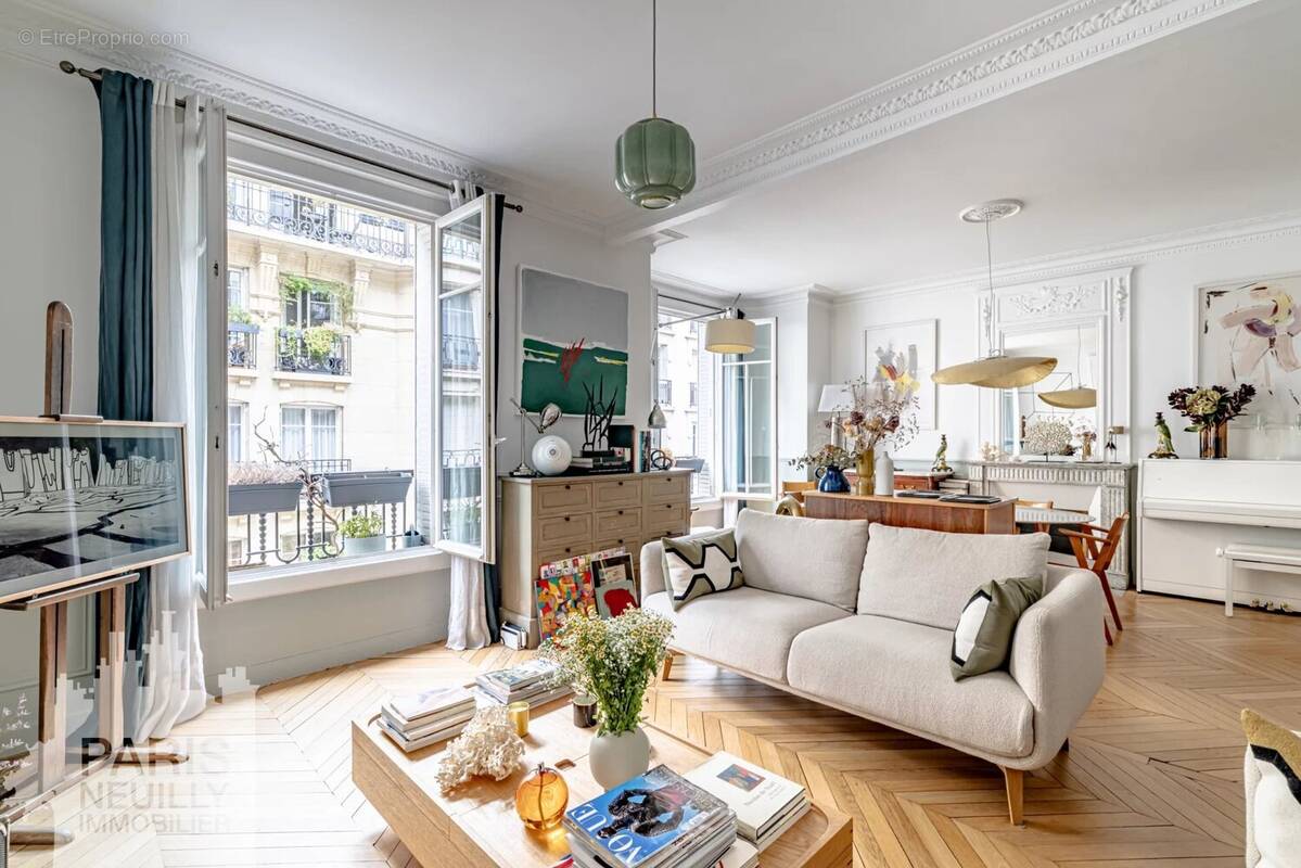 Appartement à PARIS-16E