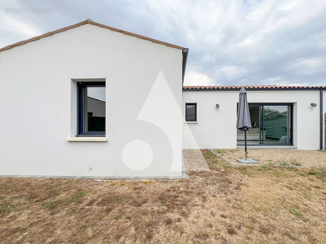 Maison Saintes 4 pièces 85 m2 - photo 2