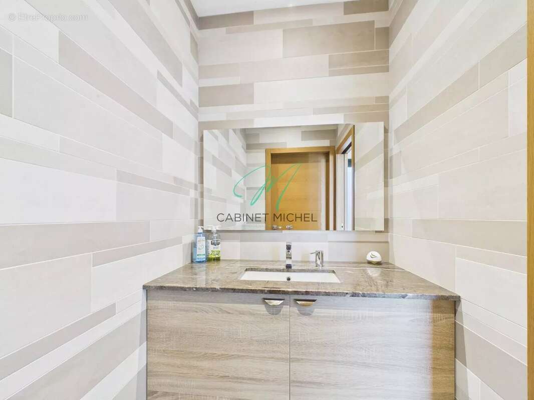 Maison à ROQUEFORT-LES-PINS