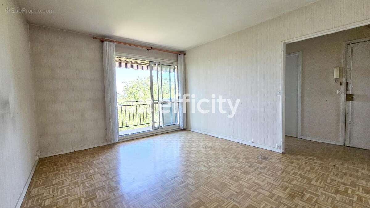 Appartement à FRESNES