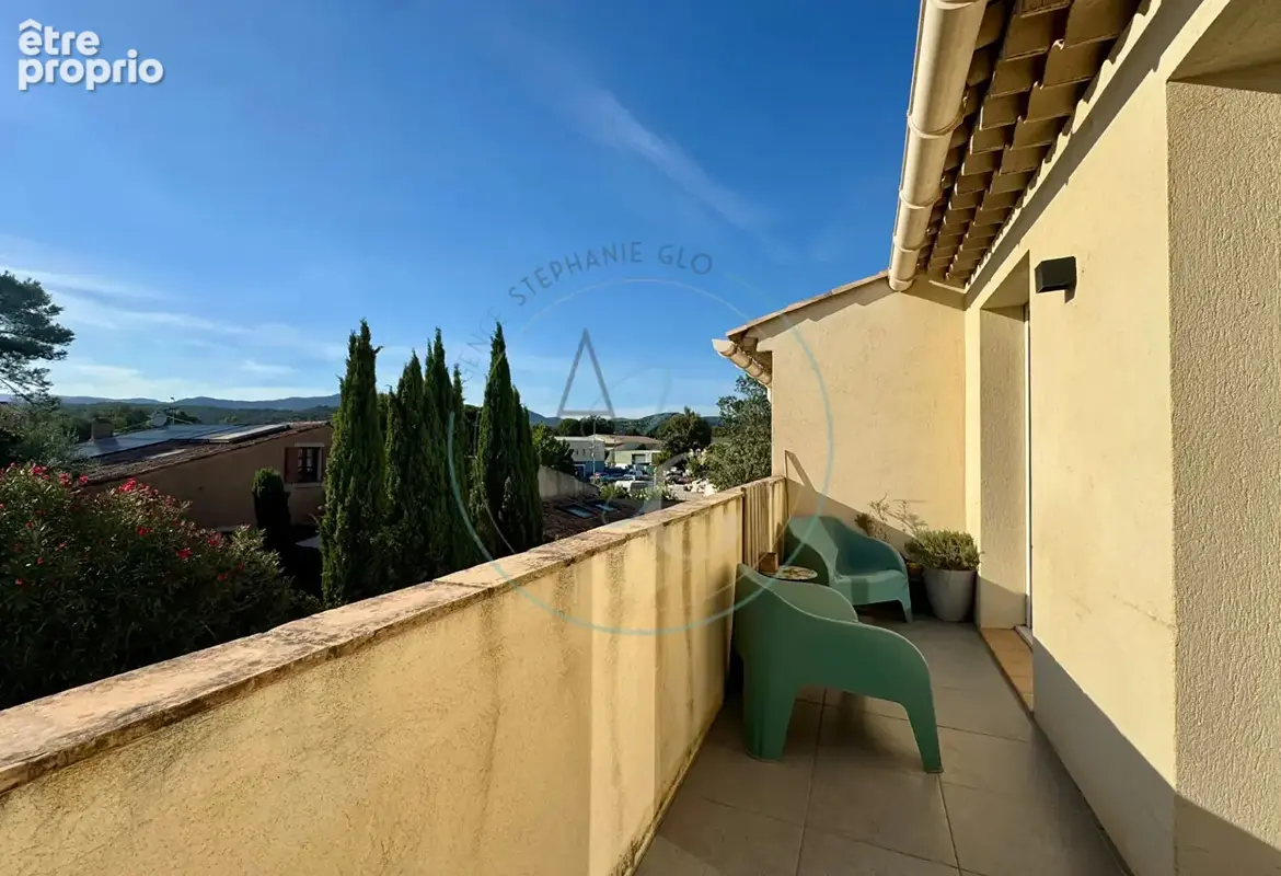 COGOLIN - Appartement de 113 m² avec terrasse, balcon et 4 places de stationnement - photo 8