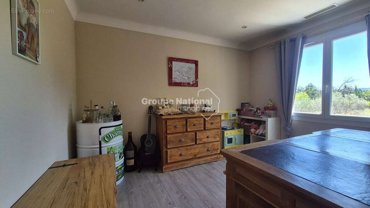 Carpentras - propriete de 190 m² habitable sur 4009 m² de terrain - photo 9
