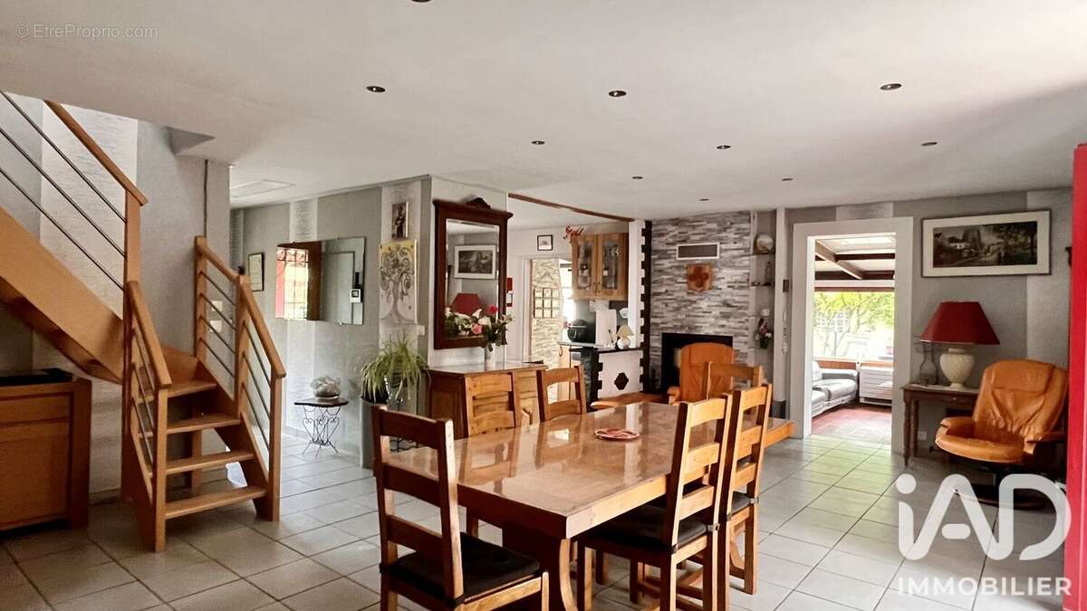 Maison 185 m² à Marolles-En-Brie  - photo 3