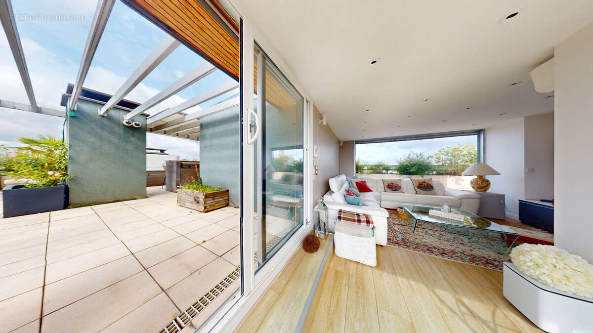Appartement à SARTROUVILLE