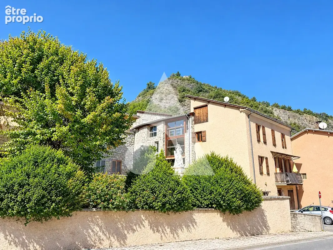 Maison ancienne de caractère avec double garage et beau potentiel - La Saulce (05) ! - photo 5