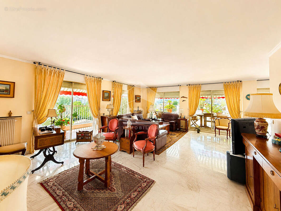 Appartement à LE CANNET
