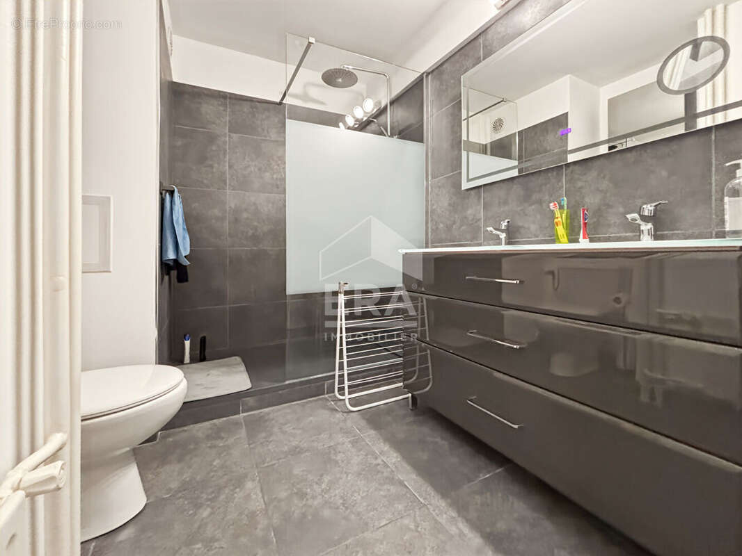 Appartement à MARSEILLE-4E