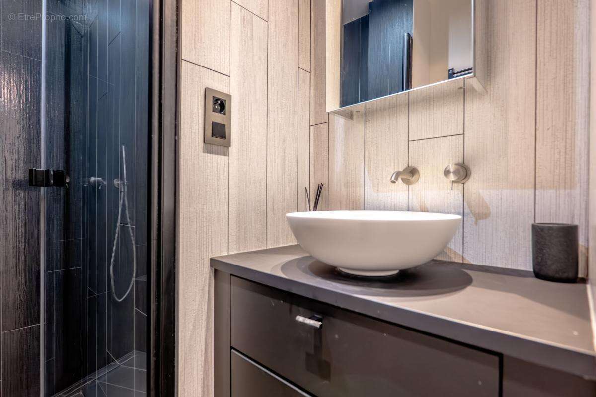 Appartement à PARIS-1E