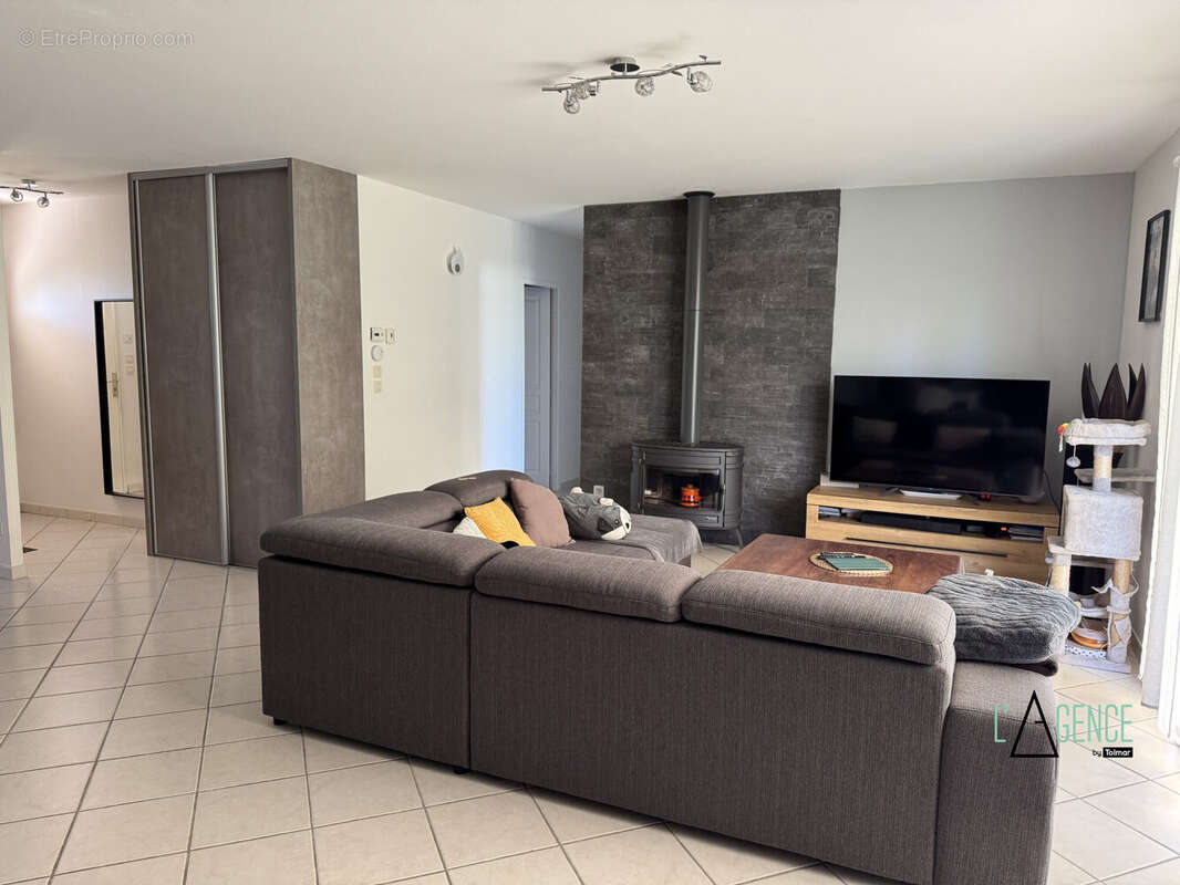 Maison 117 m² à La Sauve  - photo 4