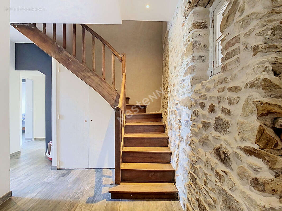 Maison à vendre à Vallet à 1min des commodités, à 1min de l'axe Nantes-Cholet, à 30min de l'aéroport de Nantes atlantique, à 5mi - photo 5