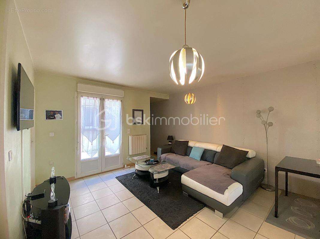 Jolie maison de plain-pied avec jardin et patio, située dans un quartier recherché de Bègles !!!! - photo 2