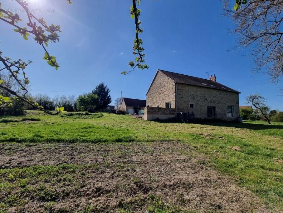 Maison à POULIGNY-NOTRE-DAME