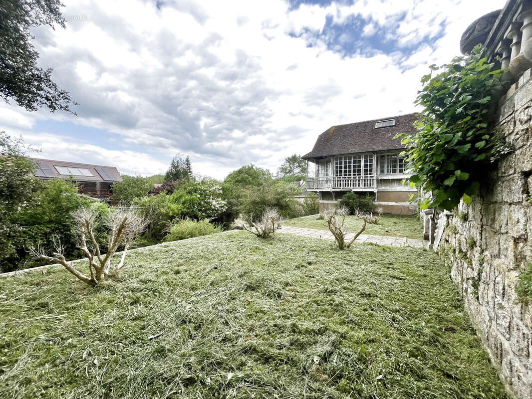 Maison à JOUY-LE-MOUTIER