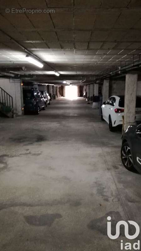 Photo 2 - Parking à PERIGNY