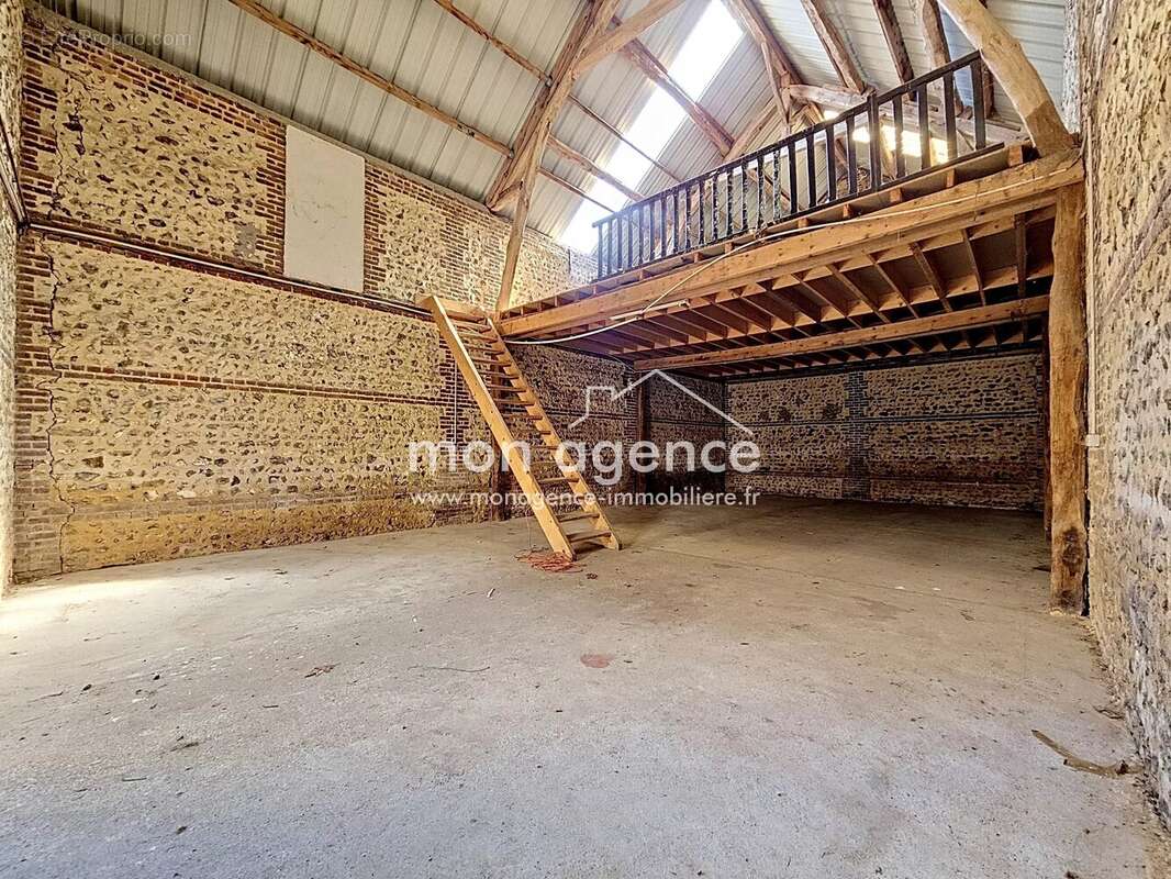Maison à MONTMAIN