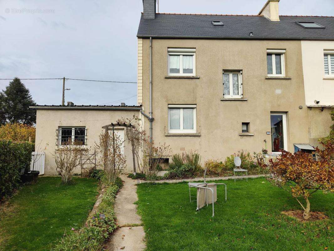 Maison à CARHAIX-PLOUGUER