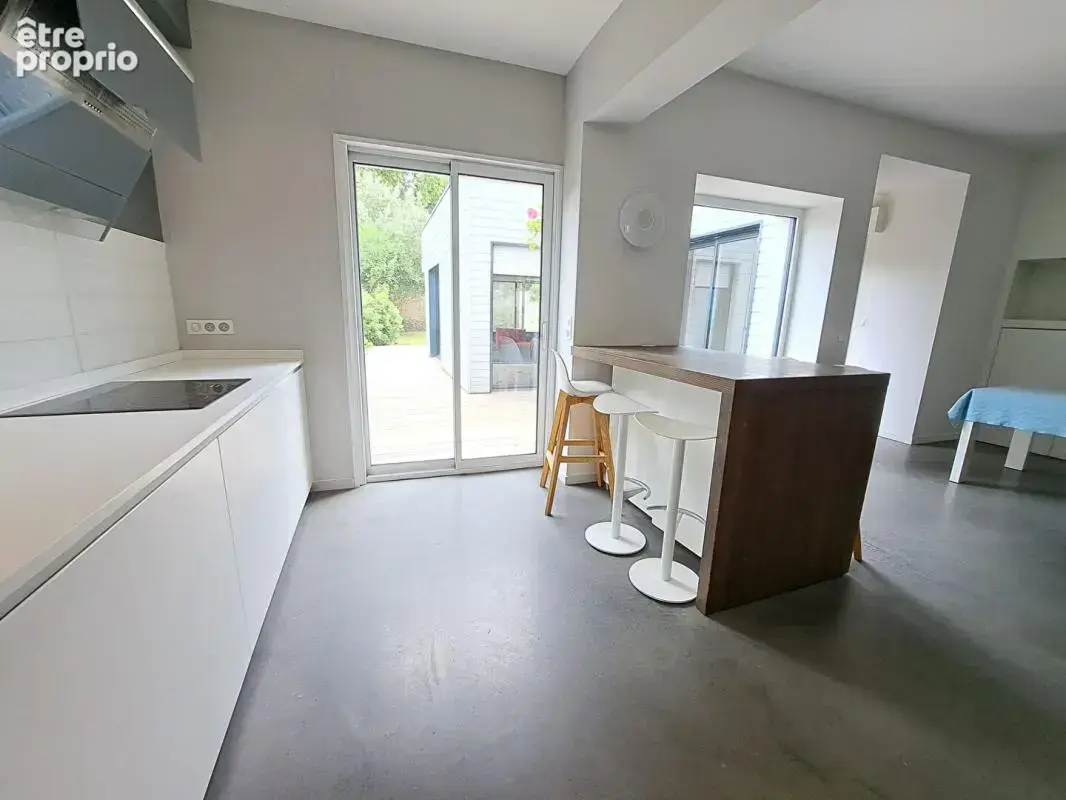 Belle maison angevine avec porche, à proximité immédiate de la Place du Lycée - photo 3