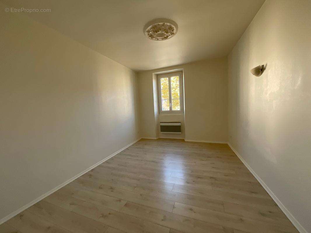 Appartement à CAZERES