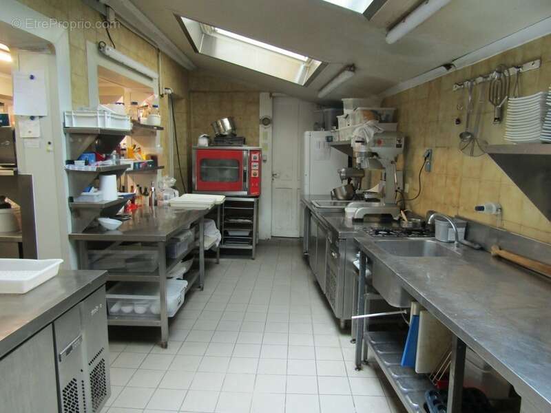 Commerce à LES EYZIES-DE-TAYAC-SIREUIL