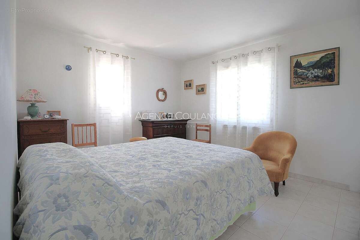 Maison à SAINT-CYR-SUR-MER