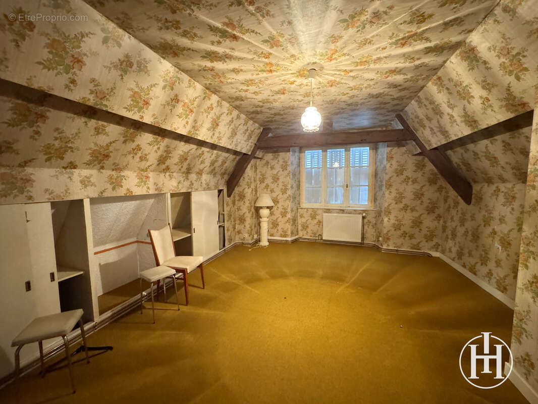 Maison à DUN-SUR-AURON