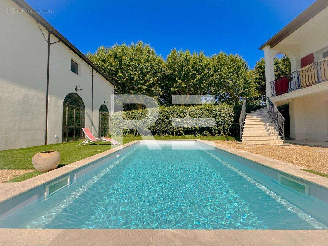 Demeure de caractère avec piscine et grande dépendance - photo 3