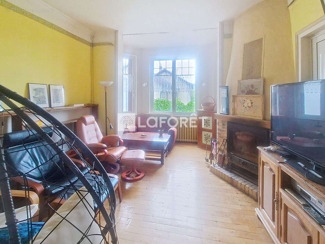Maison Individuelle à Mouchard de 306 m² avec 5 appartements - photo 8