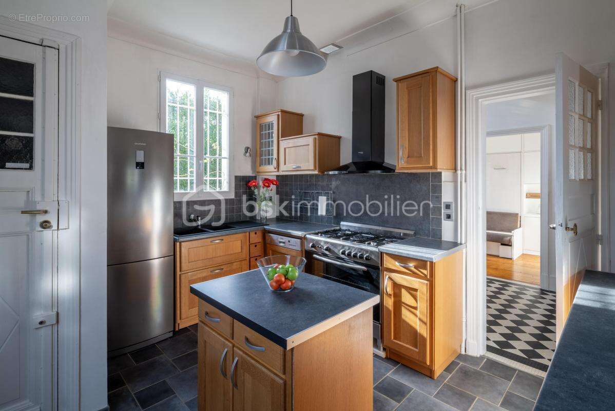 Maison de caractère  – 9 pièces, 7 chambres, sous-sol total – proximité rer d, commerces et écoles à pied - photo 6