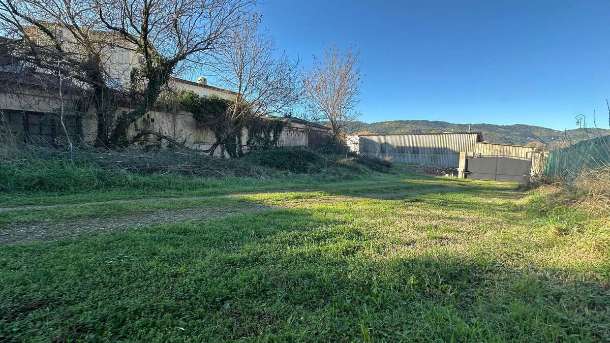 Terrain à LA ROQUETTE-SUR-SIAGNE